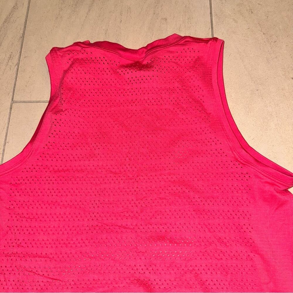 Lululemon Breeze By Muscle Tank II
Glossy / Glossy 4 - Picture 10 of 10